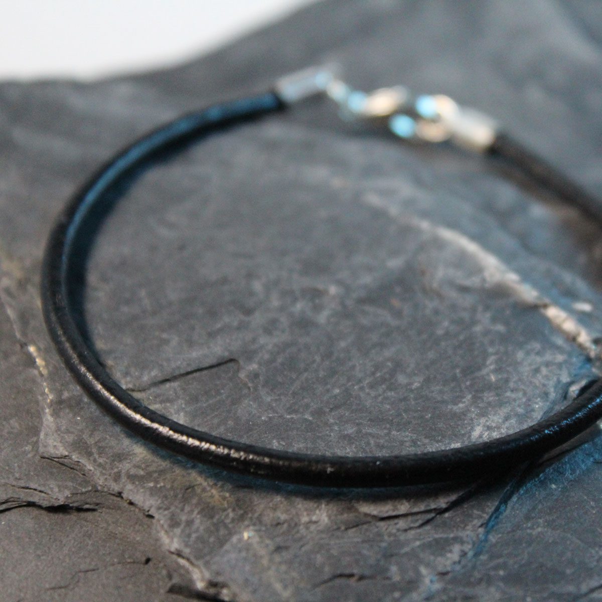 Armband rund schwarzes Leder