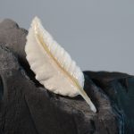 Muttermilchschmuck Glücksfeder mit Haarsträhne