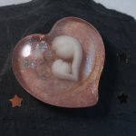 Muttermilchschmuck Glücksbringer mit Milchinlay und Haarsträhne