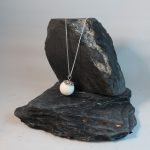 Muttermilchschmuck Perle mit Kristallkappe silber
