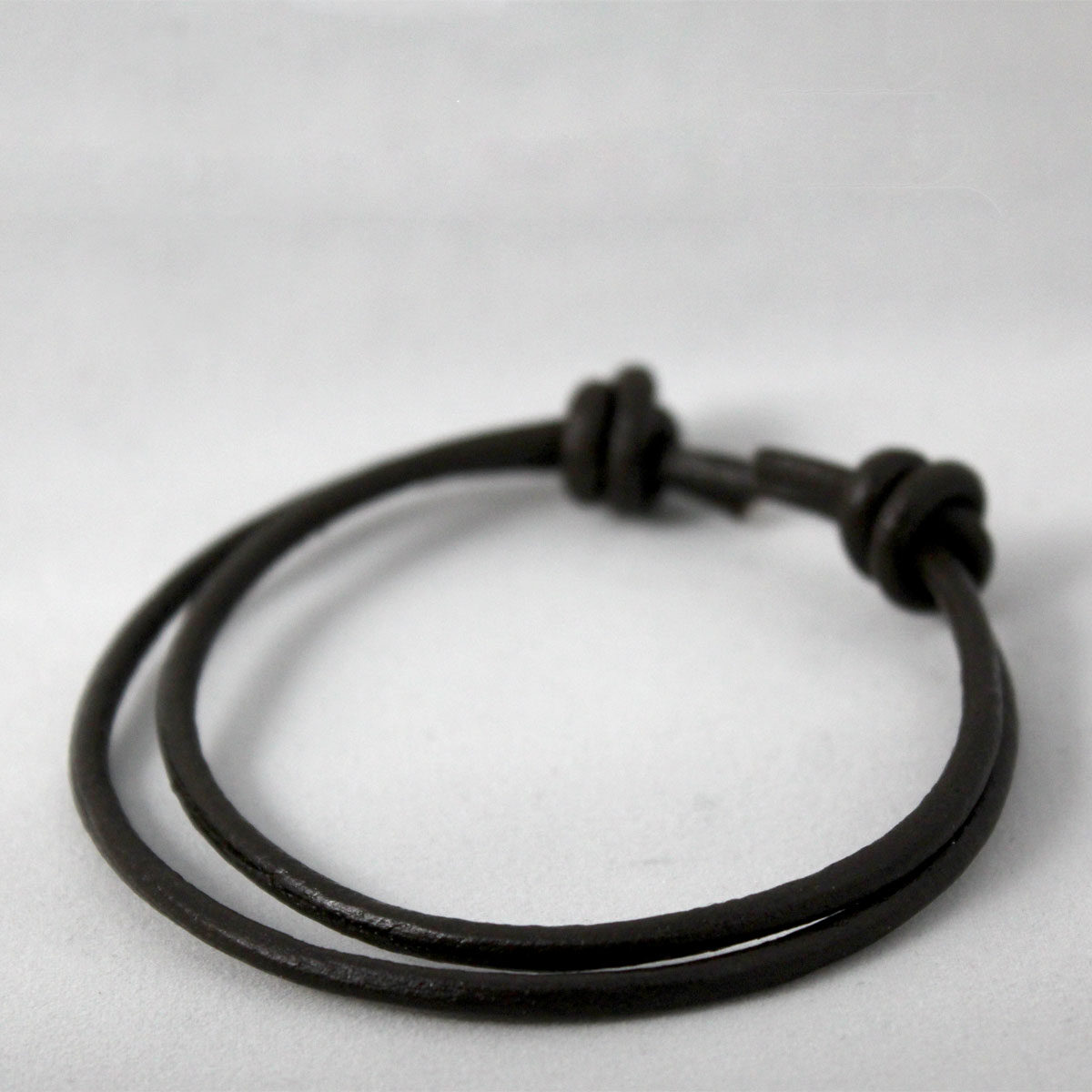 Lederarmband gebunden braun