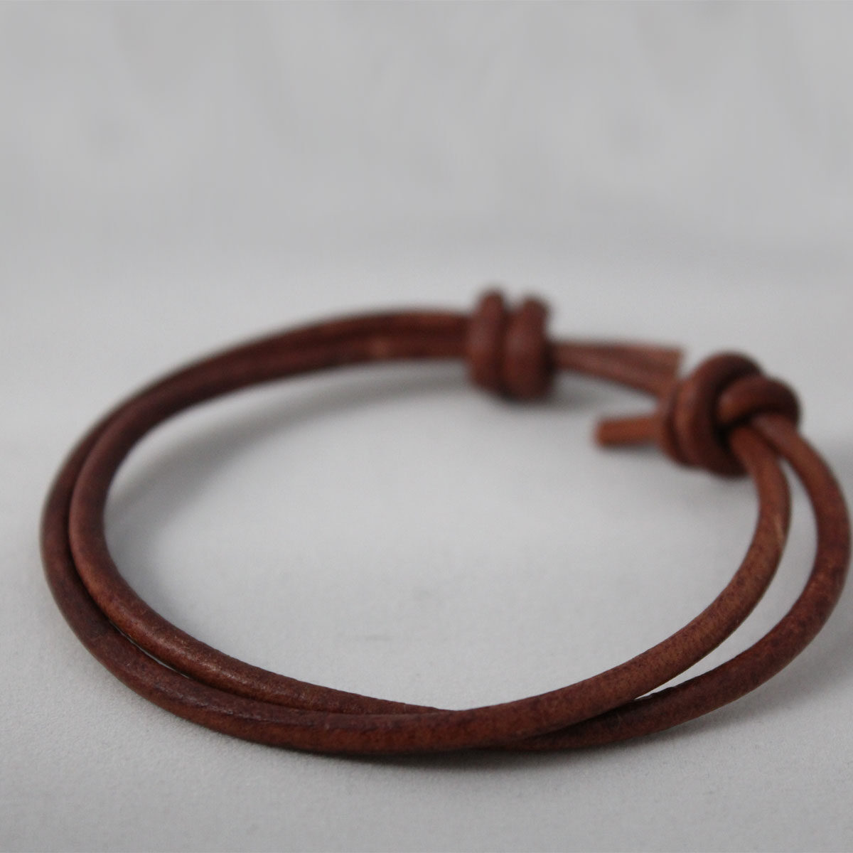 Lederarmband gebunden karamell